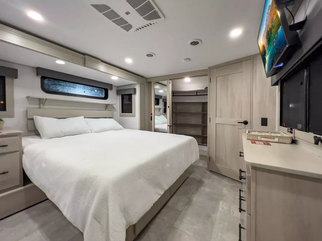 US Caravan-Company-388MBS- Schlafzimmer